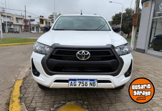 Camionetas - Toyota Hilux SR 2024 Diesel 43000Km - En Venta