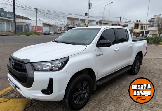 Camionetas - Toyota Hilux SR 2024 Diesel 43000Km - En Venta
