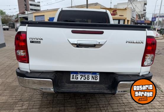 Camionetas - Toyota Hilux SR 2024 Diesel 43000Km - En Venta