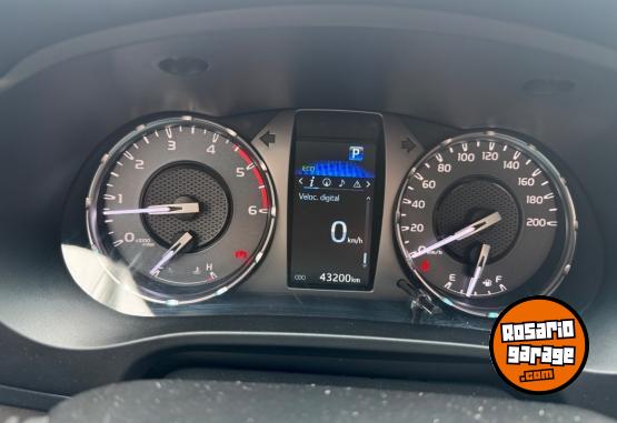 Camionetas - Toyota Hilux SR 2024 Diesel 43000Km - En Venta
