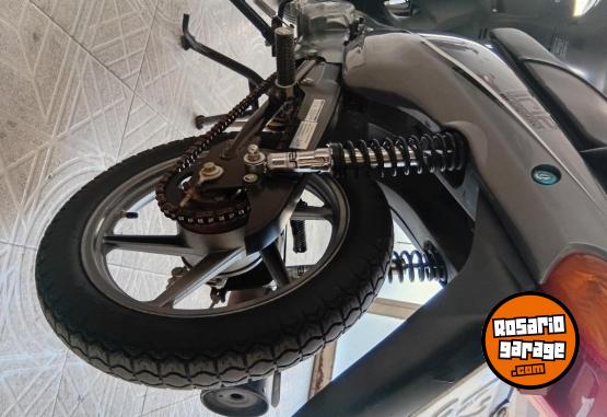 Motos - Guerrero Trip 110 full 2024 Nafta 8000Km - En Venta