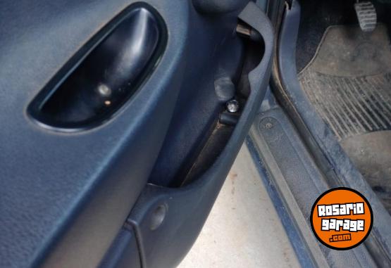 Utilitarios - Renault kangoo 2017 GNC 136000Km - En Venta