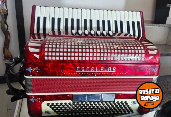Instrumentos Musicales - Acordeon. Excelsior Modelo 312     120 bajos - En Venta