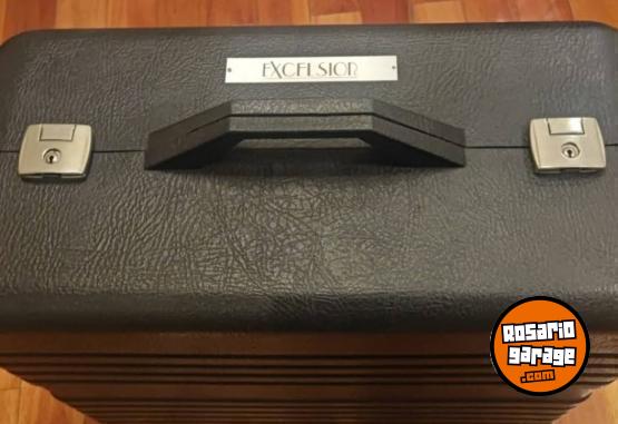 Instrumentos Musicales - Acordeon. Excelsior Modelo 312     120 bajos - En Venta