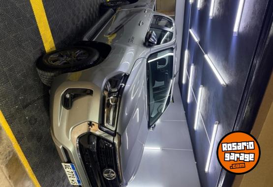 Camionetas - Toyota HILUX SRV 4x4 2021 Diesel 67000Km - En Venta