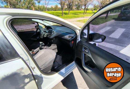 Autos - Peugeot 208 1.6 AllureTouchscreen 2016 Nafta 185000Km - En Venta