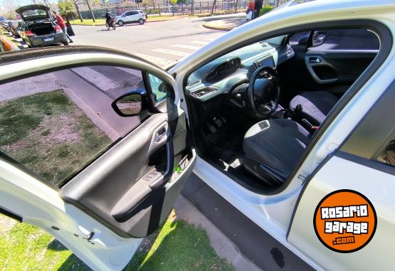 Autos - Peugeot 208 1.6 AllureTouchscreen 2016 Nafta 185000Km - En Venta