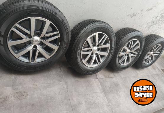 Accesorios para Autos - Llantas 18 Toyota HILUX y SW4 Excelentes. $2.400.000 las 4. NO BAJO PRECIO - En Venta