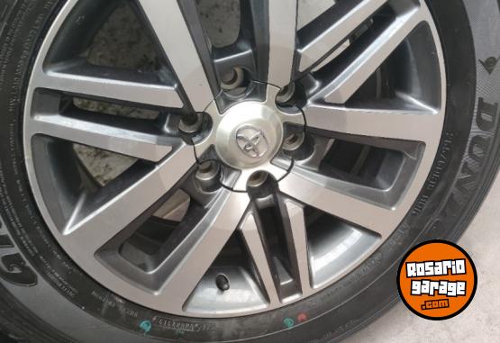 Accesorios para Autos - Llantas 18 Toyota HILUX y SW4 Excelentes. $2.400.000 las 4. NO BAJO PRECIO - En Venta