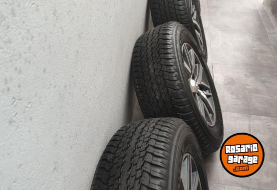 Accesorios para Autos - Llantas 18 Toyota HILUX y SW4 Excelentes. $2.400.000 las 4. NO BAJO PRECIO - En Venta