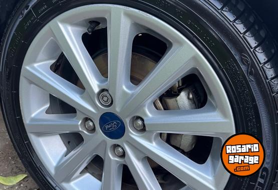 Autos - Ford Fiesta 1.6 se kinetic 2017 Nafta 87000Km - En Venta