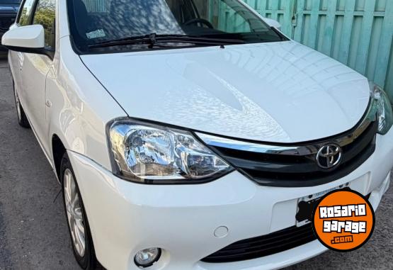 Autos - Toyota Etios 2014 Nafta 125000Km - En Venta