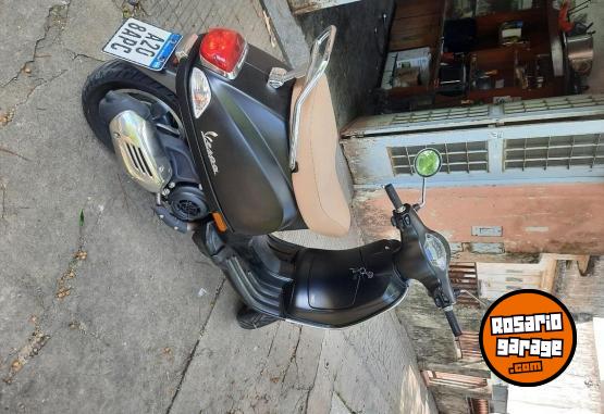 Motos - Vespa Vlx 2024 Nafta 4600Km - En Venta