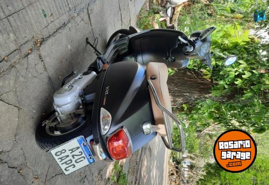 Motos - Vespa Vlx 2024 Nafta 4600Km - En Venta