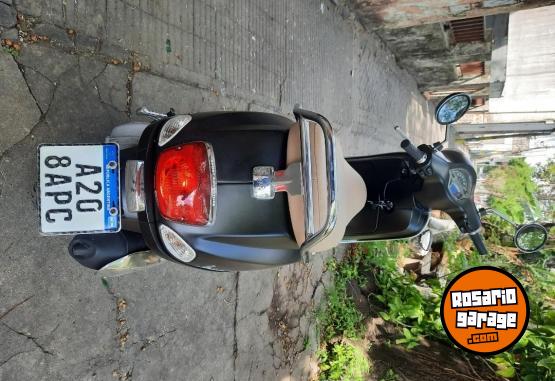Motos - Vespa Vlx 2024 Nafta 4600Km - En Venta