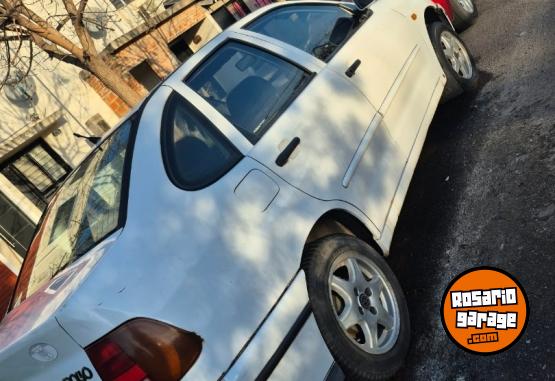 Autos - Volkswagen Polo 1998 Nafta 284000Km - En Venta