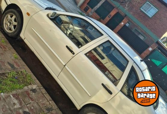 Autos - Volkswagen Polo 1998 Nafta 284000Km - En Venta
