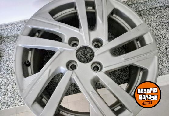 Accesorios para Autos - Llanta Peugeot 208 Active - En Venta