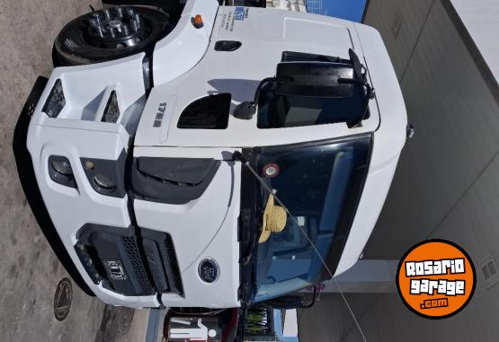 Camiones y Grúas - Vendo Ford cargo 1722e y batea - En Venta