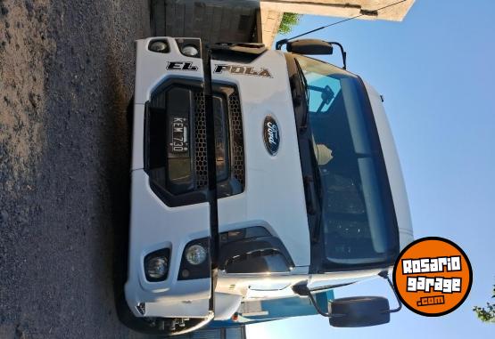 Camiones y Grúas - Vendo Ford cargo 1722e y batea - En Venta