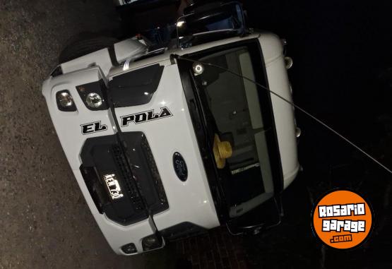 Camiones y Grúas - Vendo Ford cargo 1722e y batea - En Venta