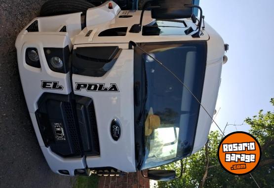 Camiones y Grúas - Vendo Ford cargo 1722e y batea - En Venta