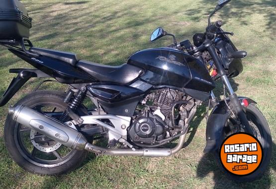 Motos - Bajaj 220 2011 Nafta 67000Km - En Venta