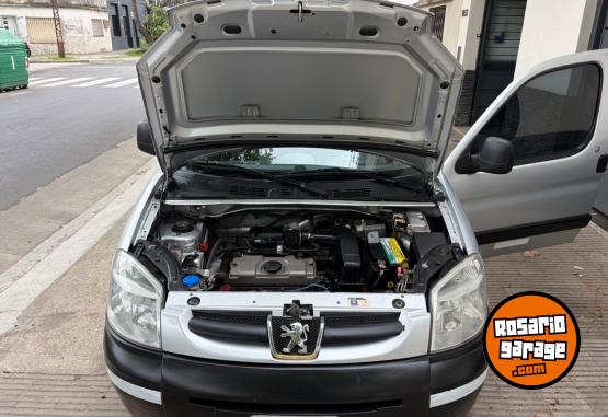 Utilitarios - Peugeot Partner 2011 GNC 200000Km - En Venta