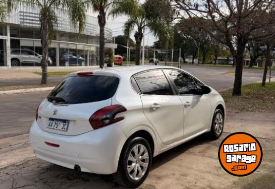 Autos - Peugeot 208 2017 Nafta 132000Km - En Venta