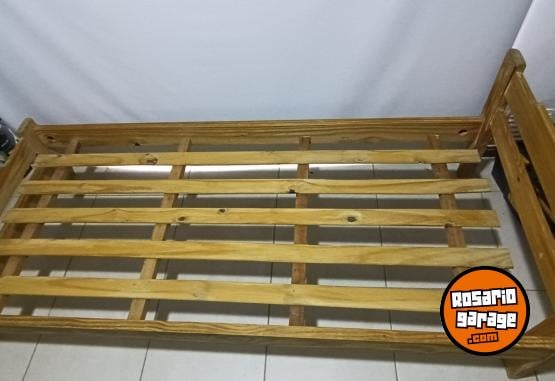 Hogar - Cama de 1 plaza de madera (pino) – usada - En Venta