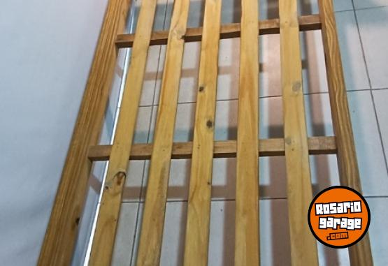 Hogar - Cama de 1 plaza de madera (pino) – usada - En Venta