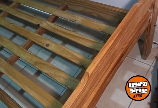 Hogar - Cama de 1 plaza de madera (pino) – usada - En Venta