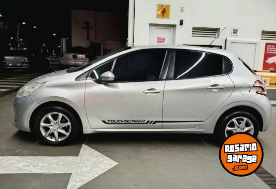 Autos - Peugeot 208 2013 Nafta 126450Km - En Venta