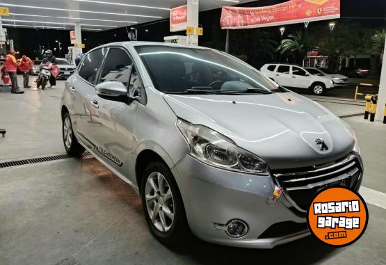 Autos - Peugeot 208 2013 Nafta 126450Km - En Venta