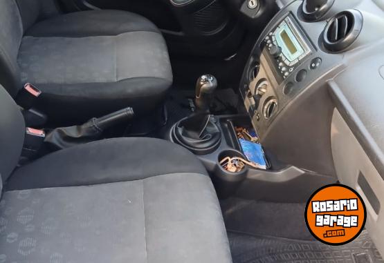 Autos - Ford Fiesta ambiente l�nea nue 2012 Nafta 125000Km - En Venta