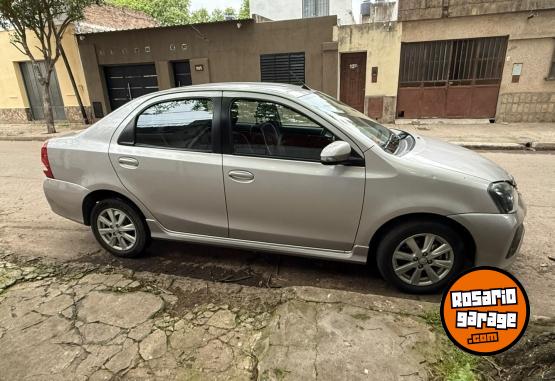 Autos - Toyota Etios 2021 Nafta 76000Km - En Venta