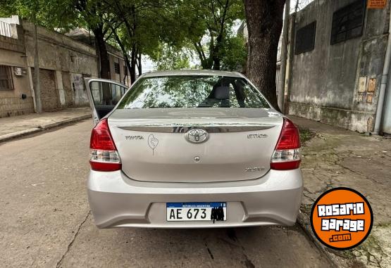 Autos - Toyota Etios 2021 Nafta 76000Km - En Venta