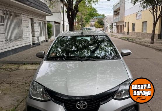 Autos - Toyota Etios 2021 Nafta 76000Km - En Venta
