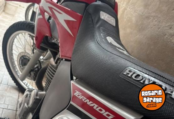 Motos - Honda Tornado 250 2021 Nafta 7300Km - En Venta