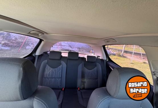 Autos - Peugeot 308 Allure con navegador 2016 Diesel 147000Km - En Venta