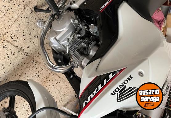 Motos - Honda New titán 2021 Nafta 5700Km - En Venta