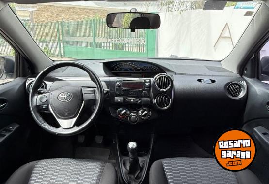 Autos - Toyota ETIOS 2014 Nafta 128000Km - En Venta