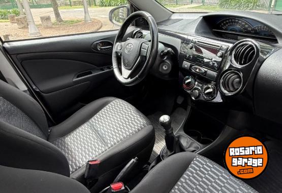 Autos - Toyota ETIOS 2014 Nafta 128000Km - En Venta