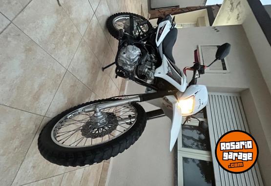 Motos - Corven Triax 2021 Nafta 11000Km - En Venta
