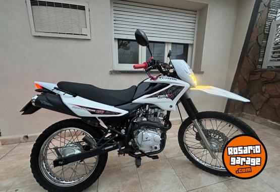 Motos - Corven Triax 2021 Nafta 11000Km - En Venta