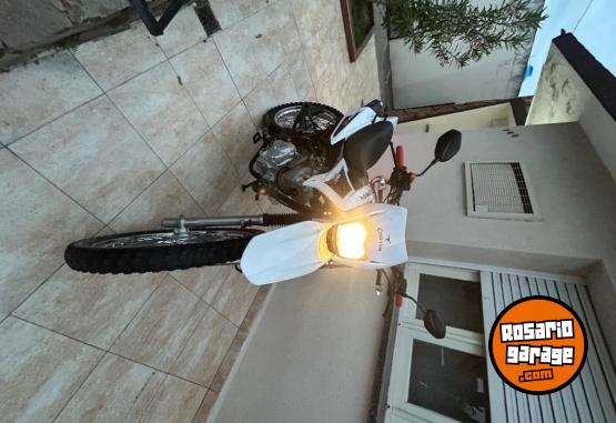 Motos - Corven Triax 2021 Nafta 11000Km - En Venta
