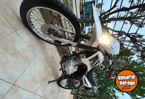 Motos - Corven Triax 2021 Nafta 11000Km - En Venta