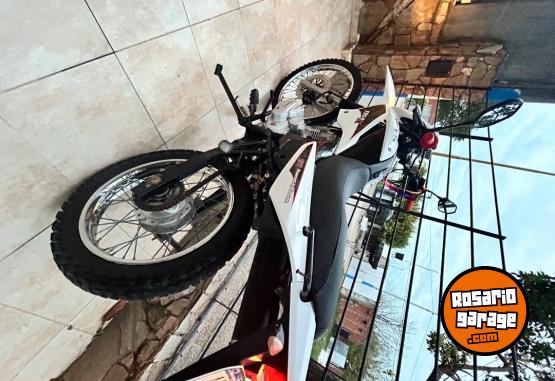 Motos - Corven Triax 2021 Nafta 11000Km - En Venta