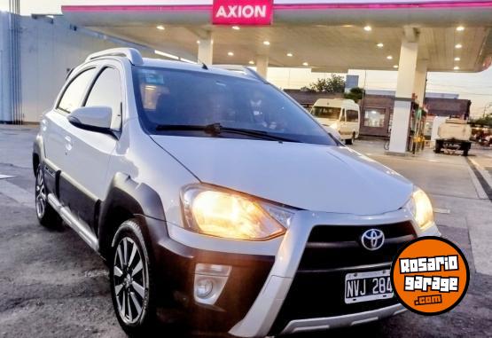 Autos - Toyota ETIOS CROSS 2014 Nafta 122000Km - En Venta