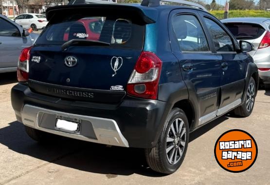 Autos - Toyota Etios cross 2014 Nafta - En Venta